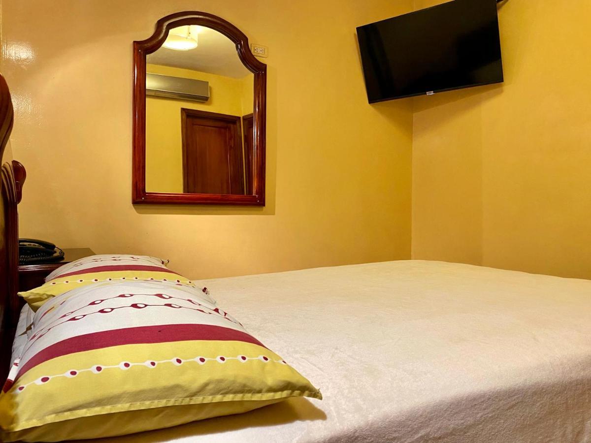 Hostal Montesa Guayaquil Exterior photo