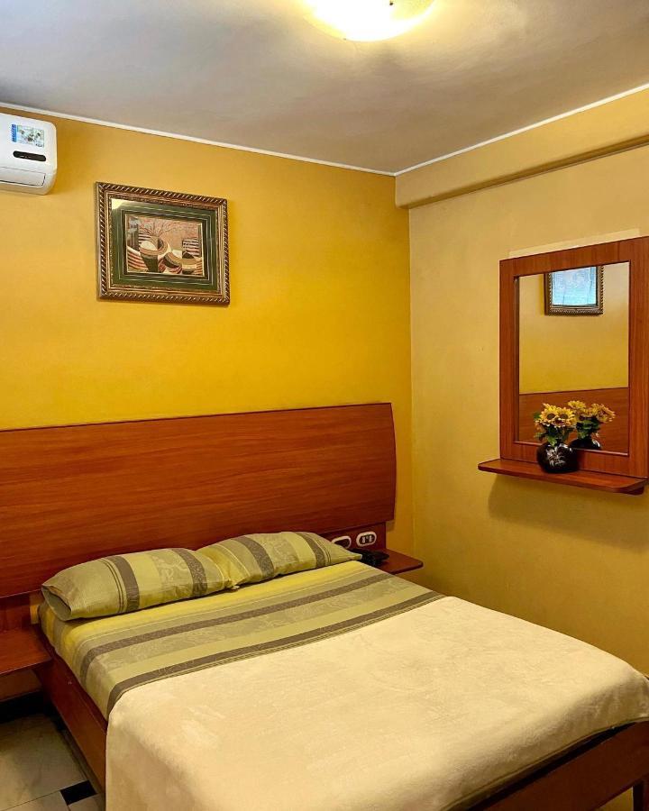Hostal Montesa Guayaquil Exterior photo